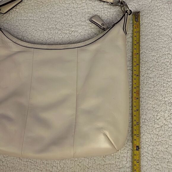 Coach white weave shoulder bag with crossbody strap - Picture 11 of 16